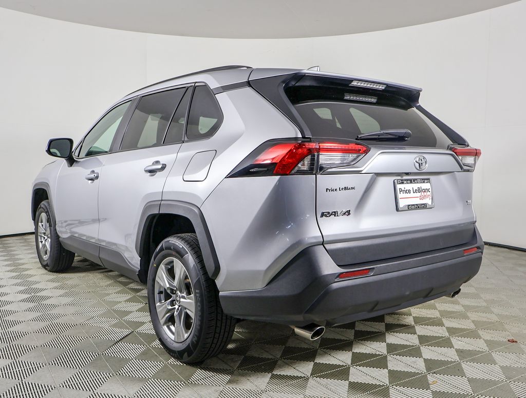 2024 Toyota RAV4 XLE photo 3
