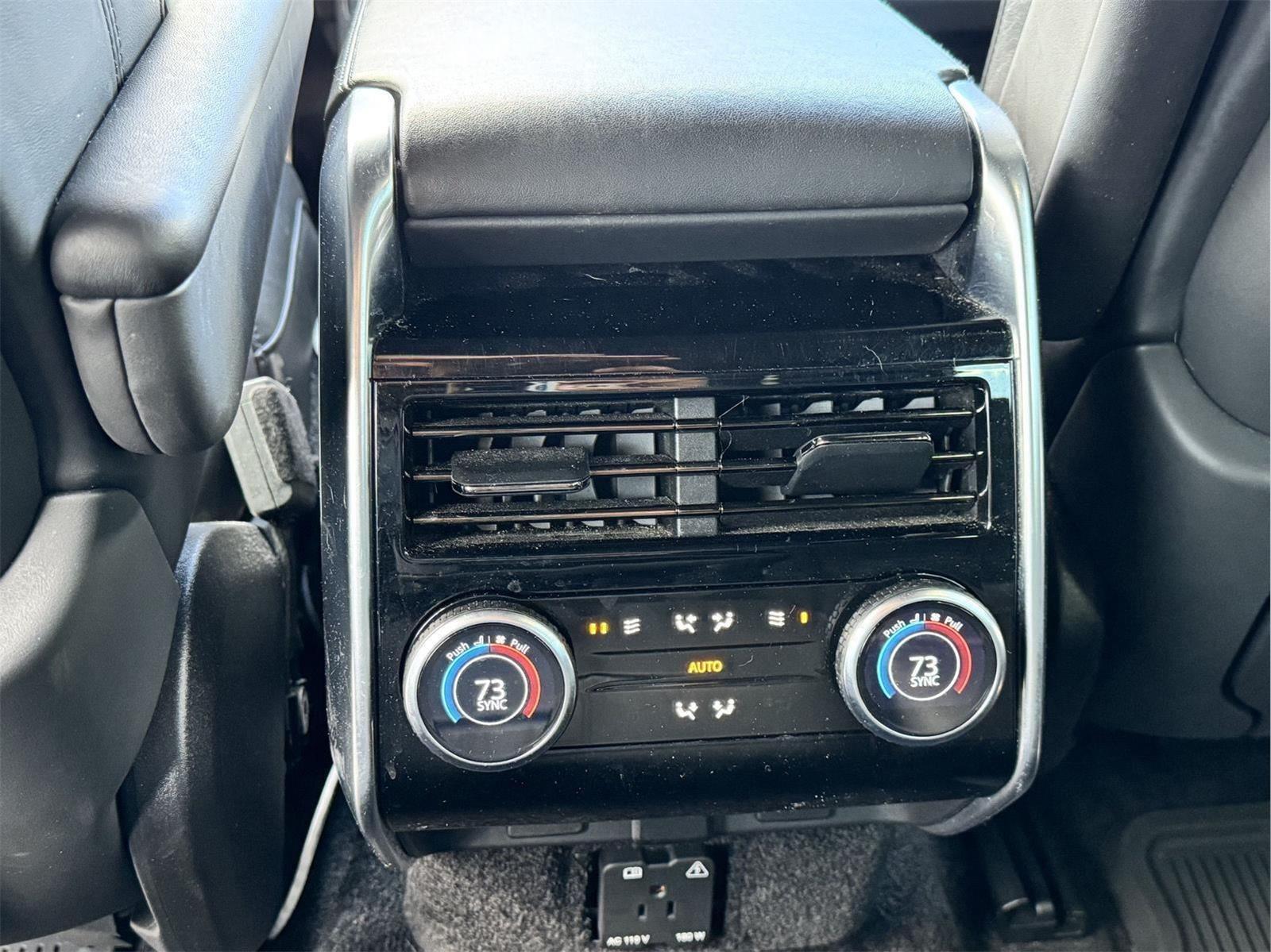 2023 Land Rover Range Rover SE photo 32