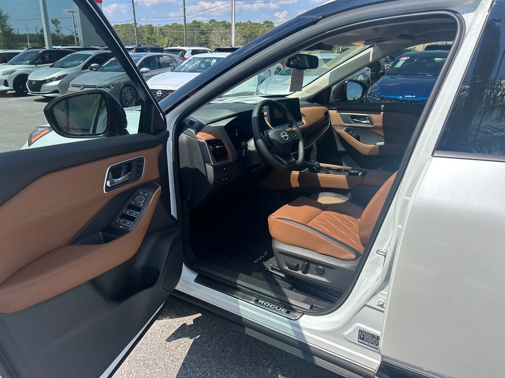 2026 Nissan Rogue Platinum photo 11