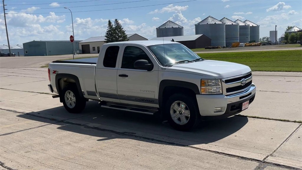 Used 2011 Chevrolet Silverado 1500 LT with VIN 1GCRKSE35BZ286734 for sale in Oslo, Minnesota