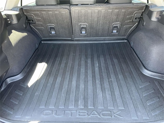 2015 Subaru Outback Premium photo 13