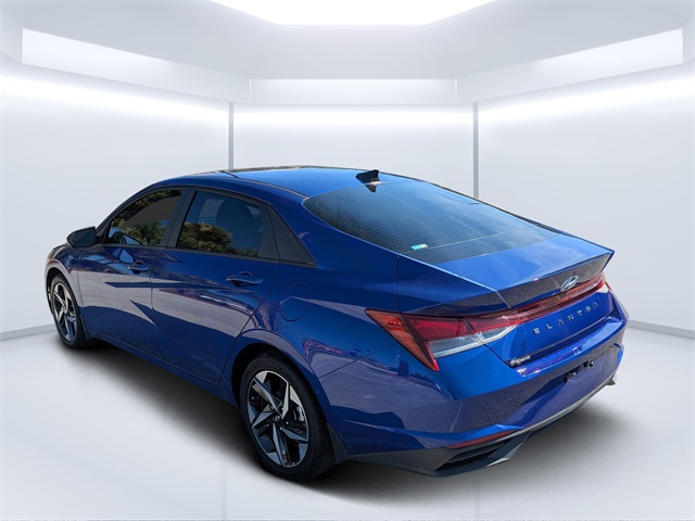 2023 Hyundai Elantra SEL photo 5