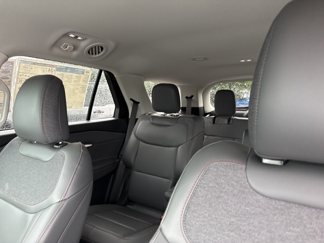 2025 Ford Explorer photo 26