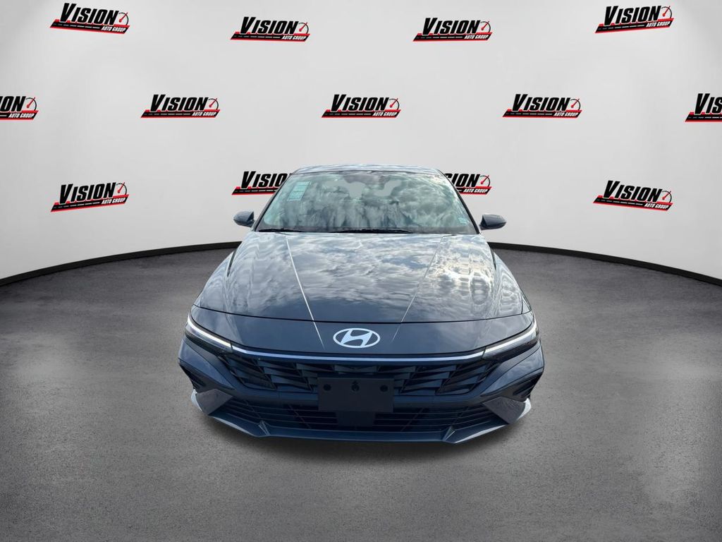 2024 Hyundai Elantra Hybrid Limited photo 2