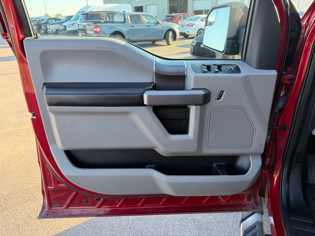 2016 Ford F-150 XLT photo 5