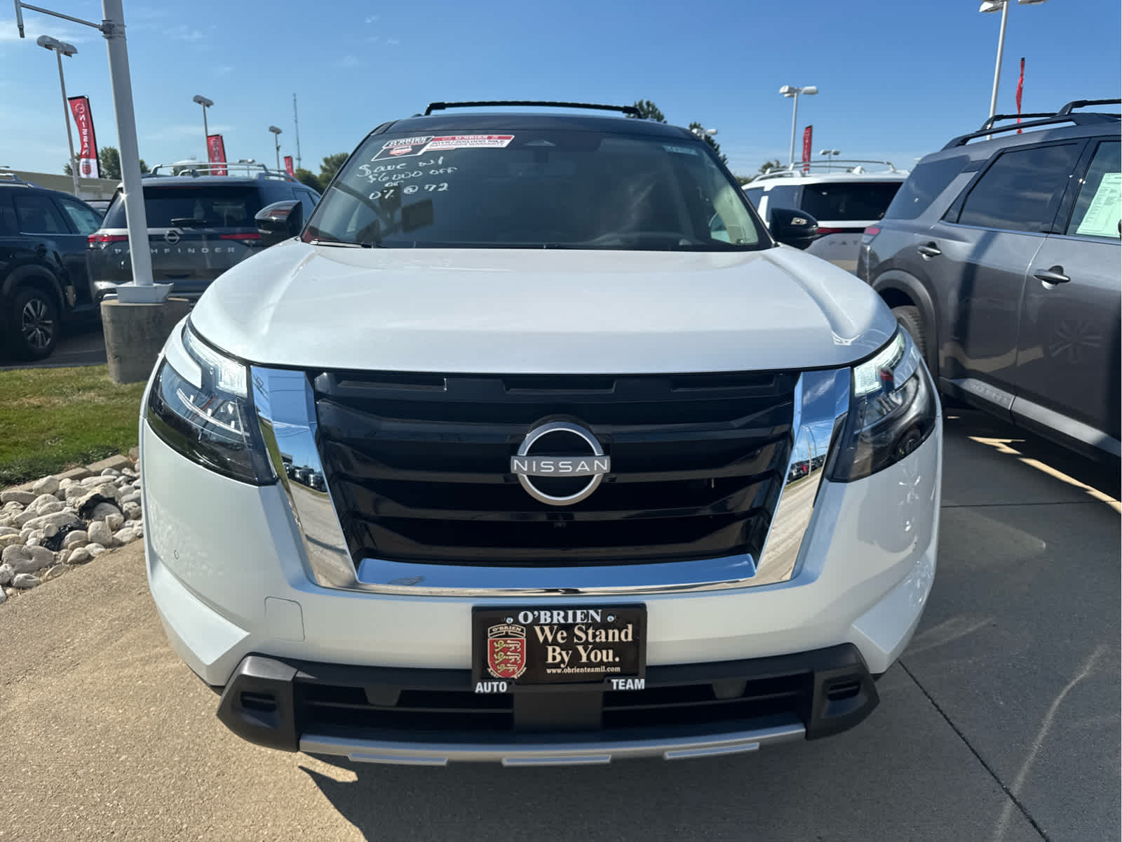 2025 Nissan Pathfinder Platinum photo 4
