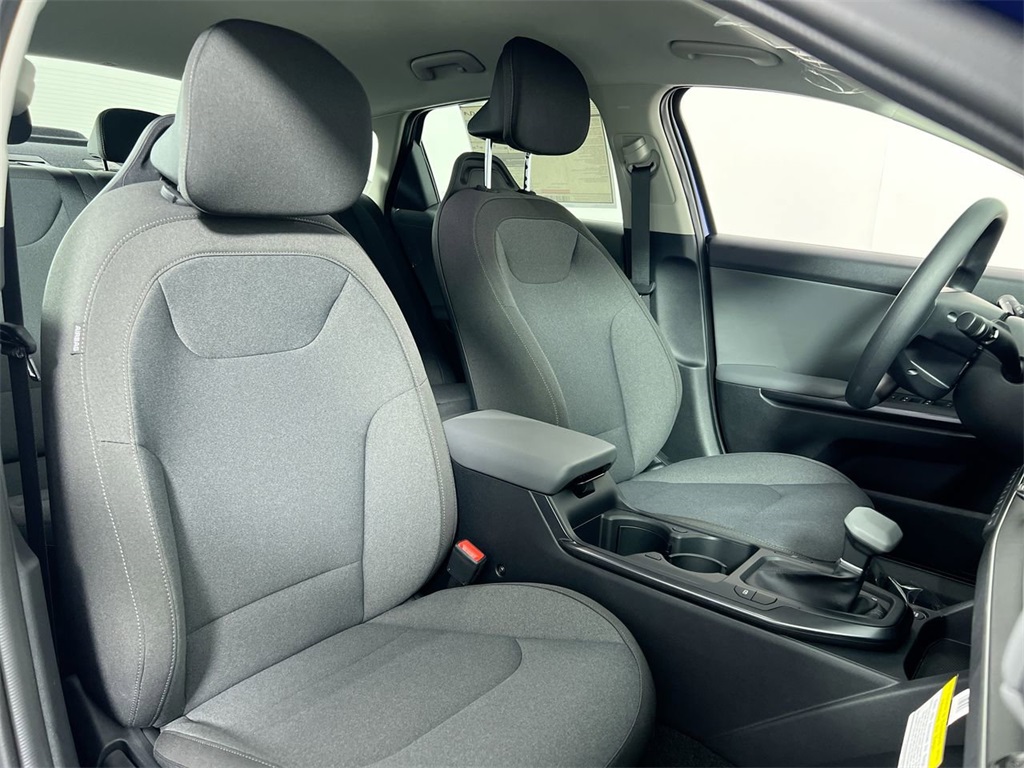 2025 Kia K4 LXS photo 29