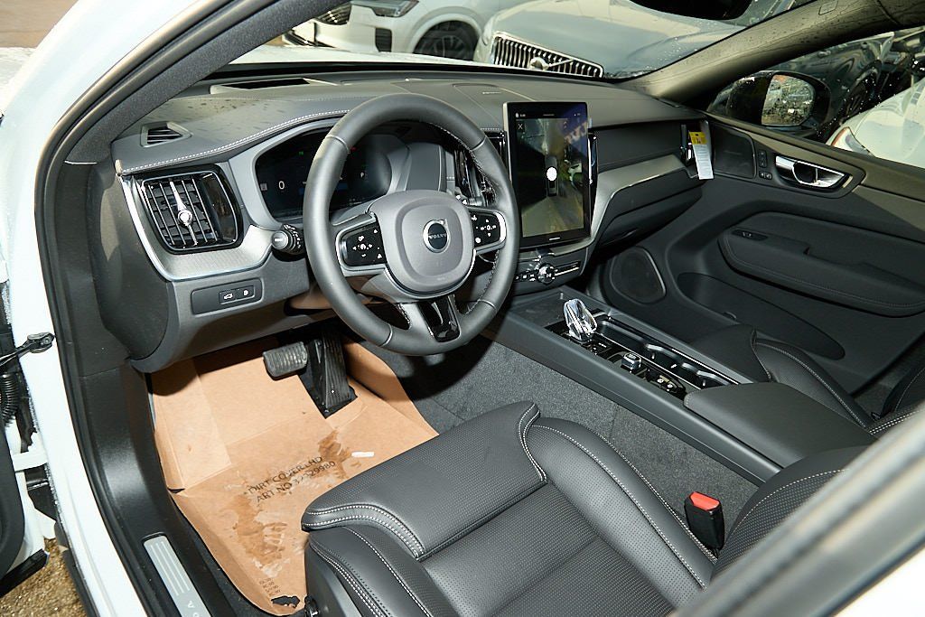 2026 VOLVO XC60 - Image 11