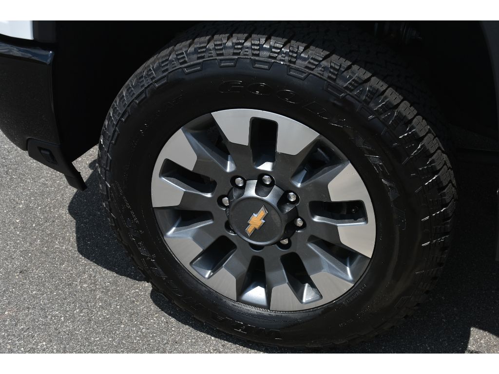 2025 Chevrolet Silverado 2500HD Custom photo 9