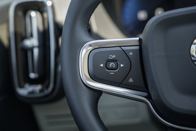 2026 Volvo XC40 Plus photo 25