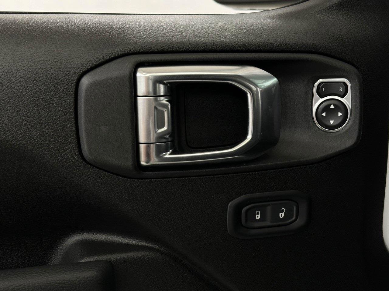 2025 Jeep Gladiator Sport S photo 24