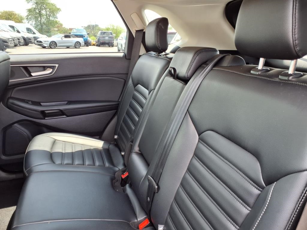 2022 Ford Edge SEL photo 13