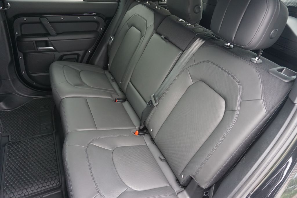2025 Land Rover Defender 110 V8 photo 30