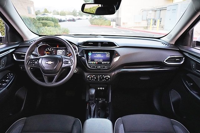 Used 2022 White Chevrolet LT image 17