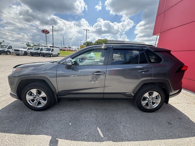 2024 Toyota RAV4 Hybrid XLE photo 2