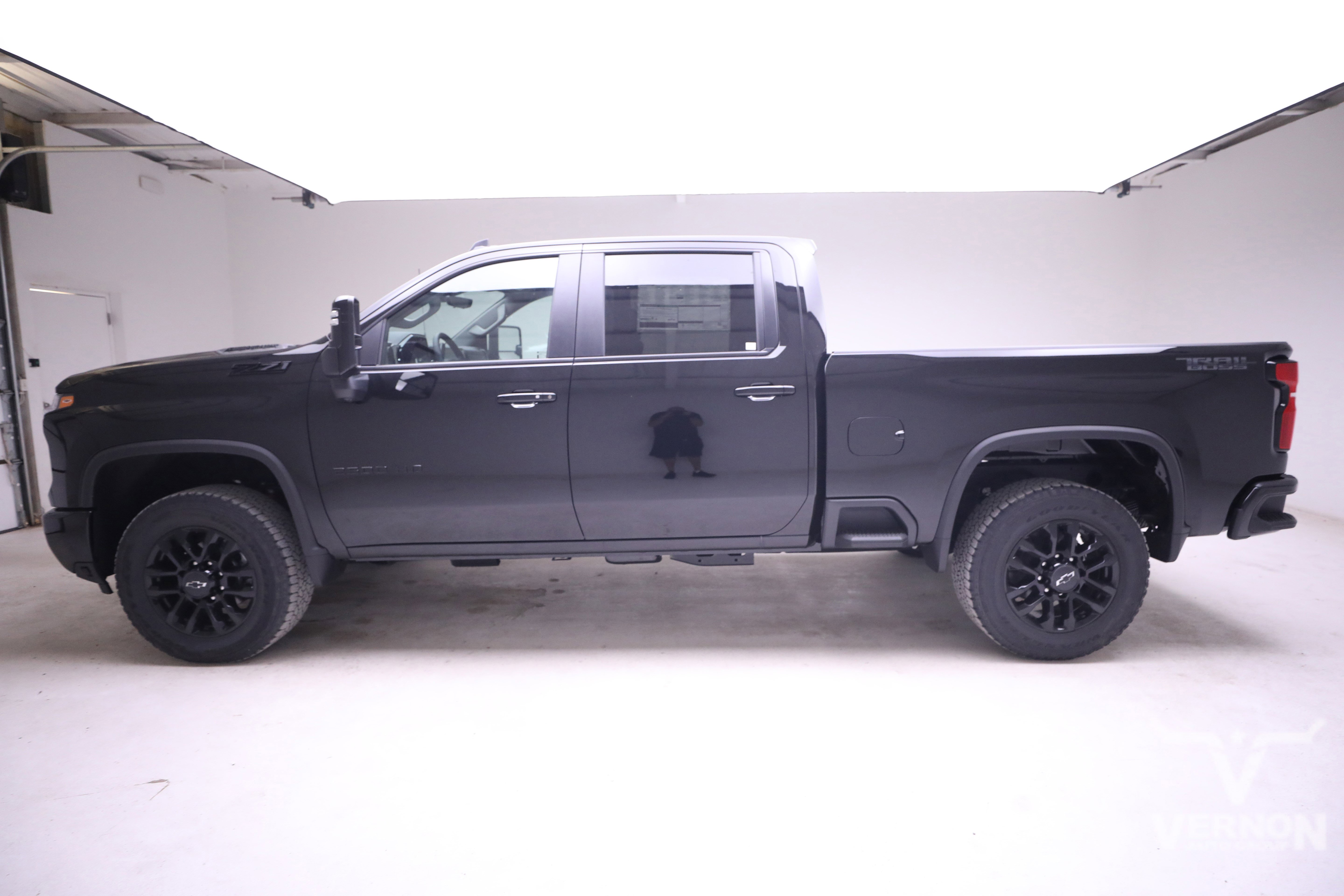 2025 Chevrolet Silverado 2500HD LT photo 2
