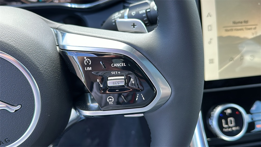 2024 Jaguar XF P300 R-Dynamic SE photo 15