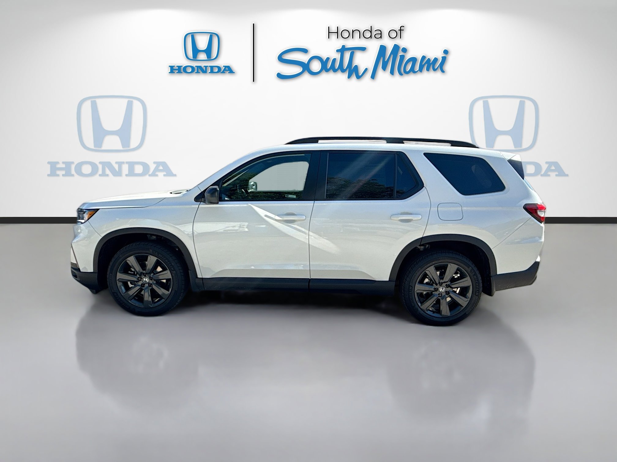 2025 Honda Pilot Sport photo 2