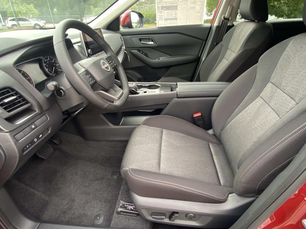 2026 Nissan Rogue SV photo 13