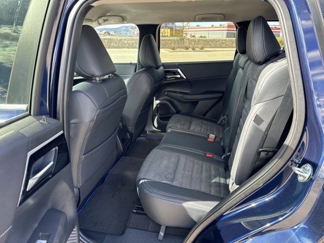 2024 Mitsubishi Outlander PHEV SE photo 11