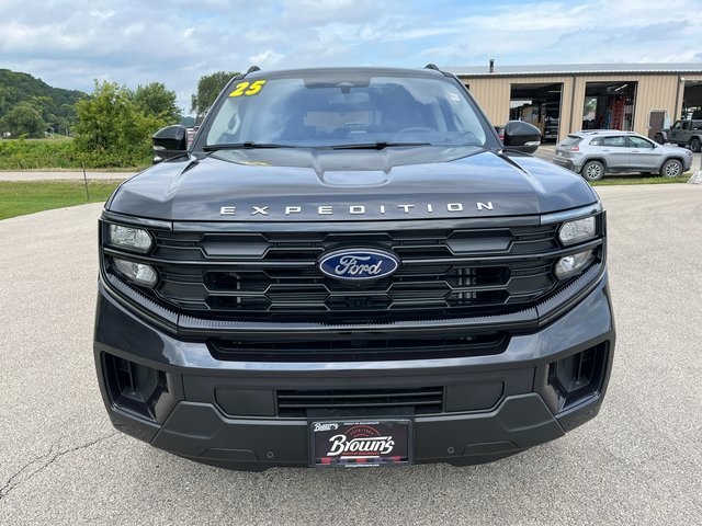 2025 Ford Expedition MAX photo 2