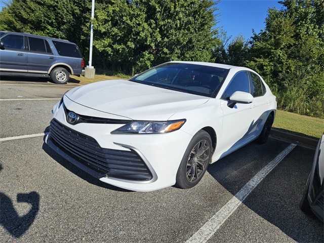 2021 Toyota Camry LE photo 2