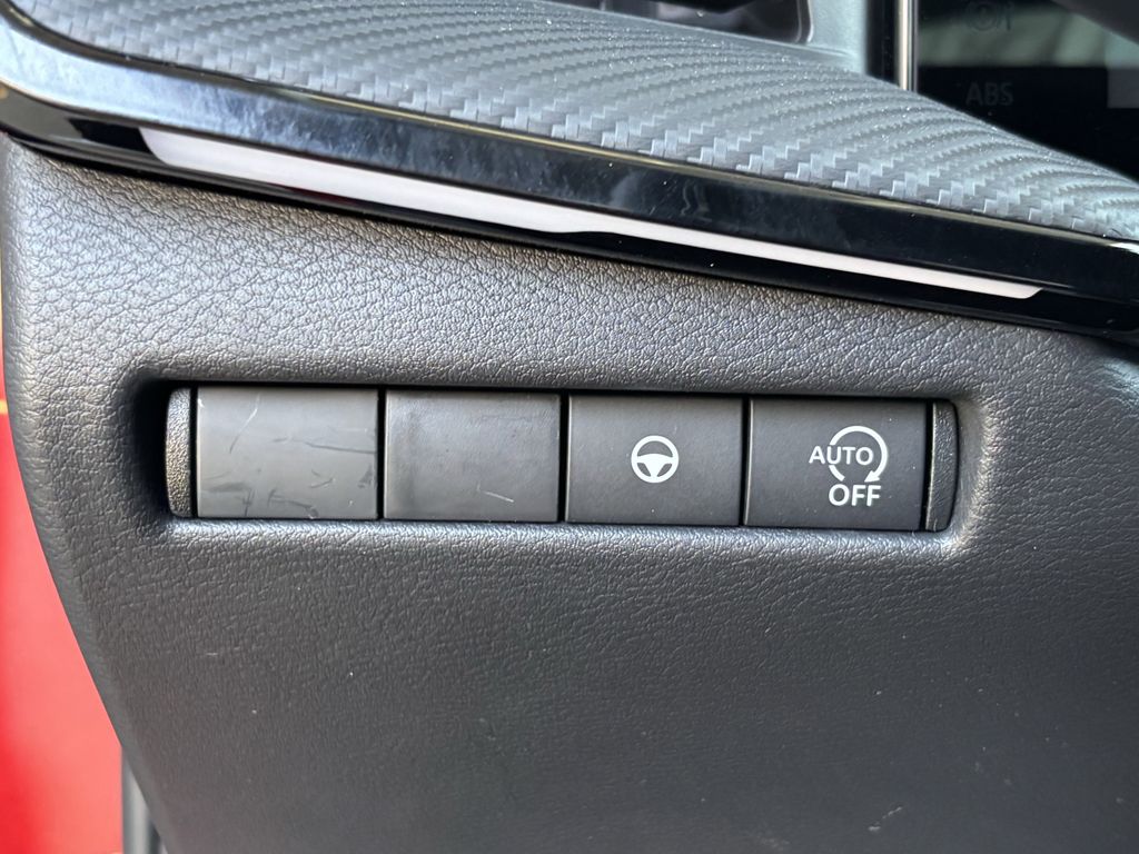 2025 Nissan Kicks SR photo 17