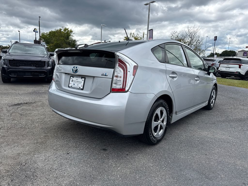 2015 Toyota Prius Four photo 3