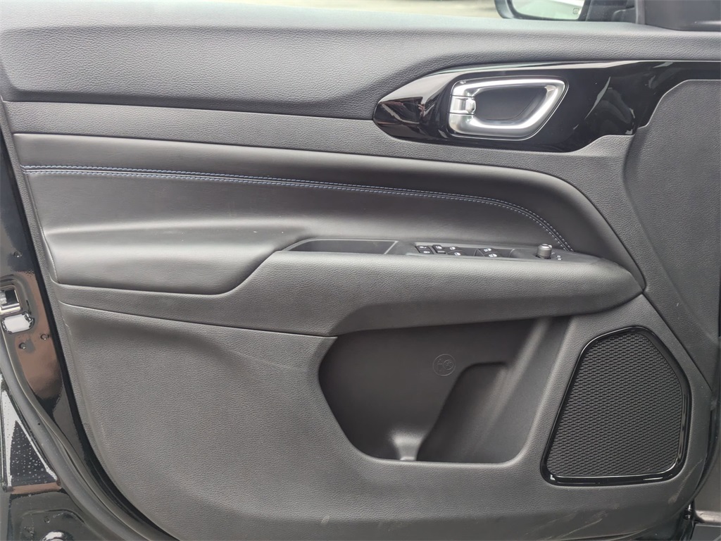 2026 Jeep Compass Latitude Altitude photo 3