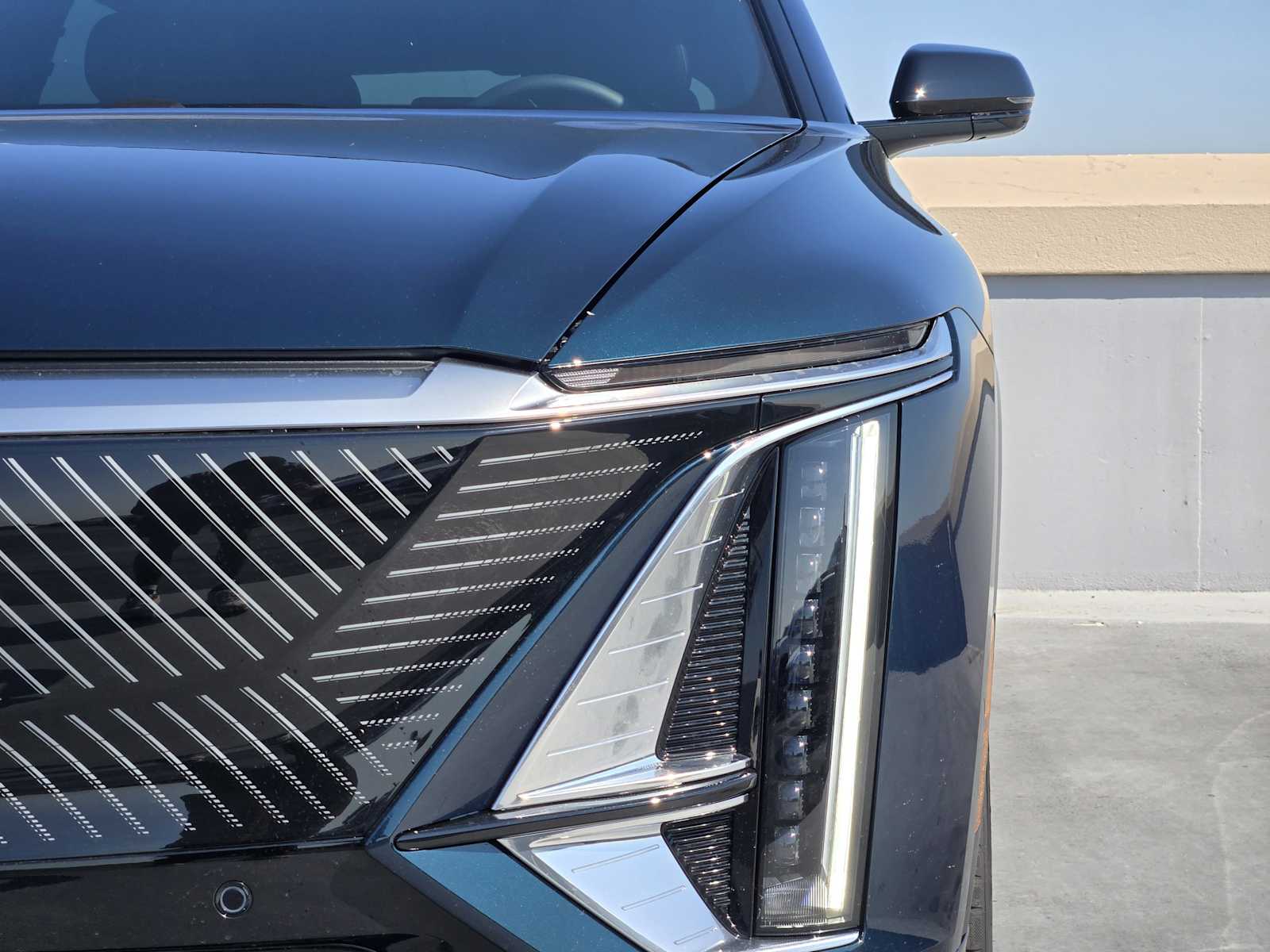 2025 Cadillac Lyriq Luxury photo 3