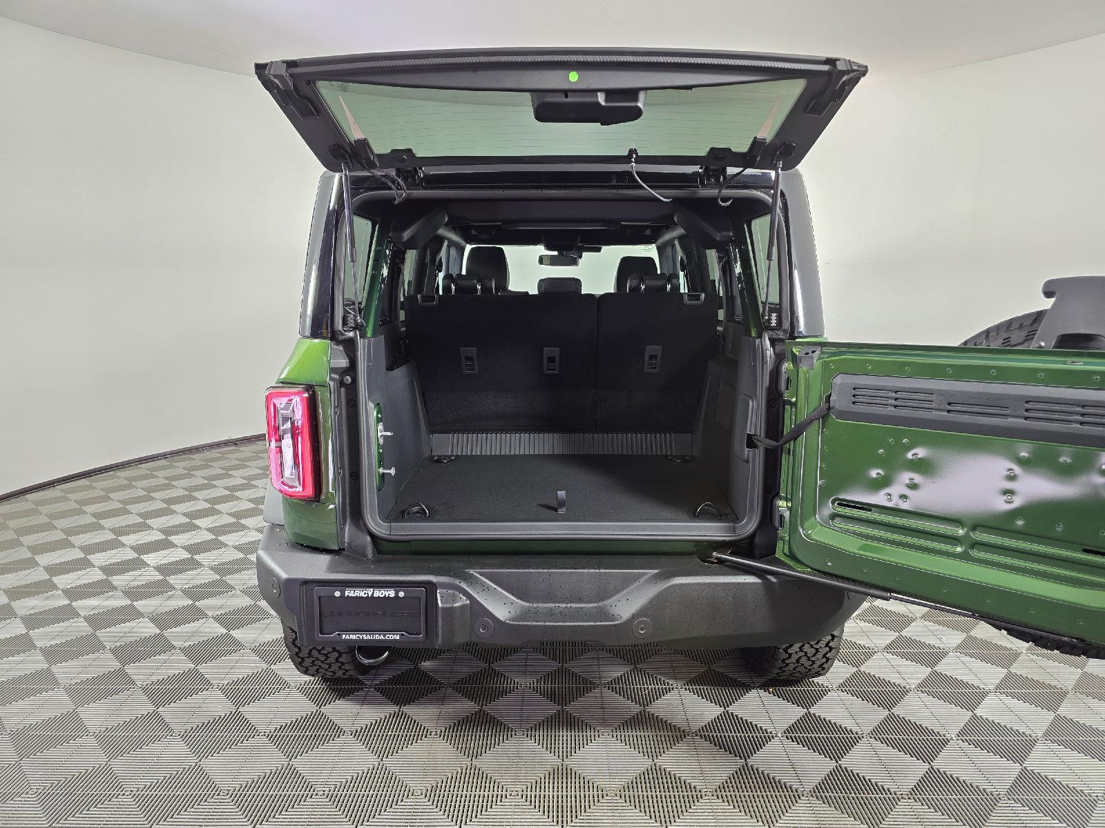 2025 Ford Bronco Outer Banks photo 6