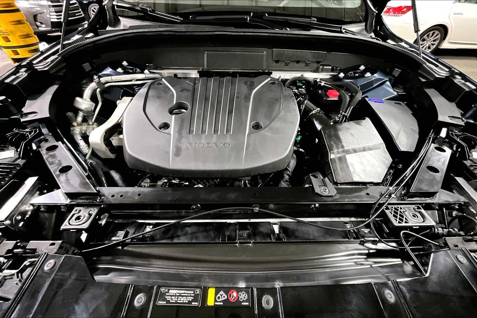 2024 Volvo XC60 Plus photo 30