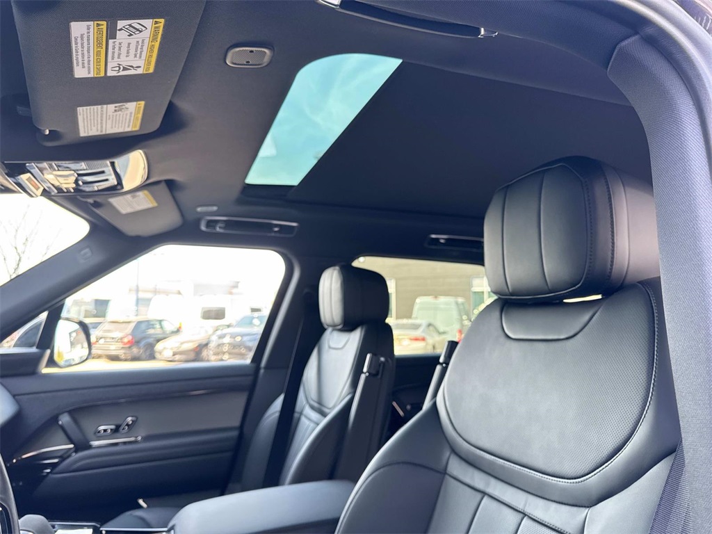 2025 Land Rover Range Rover Sport SE photo 19