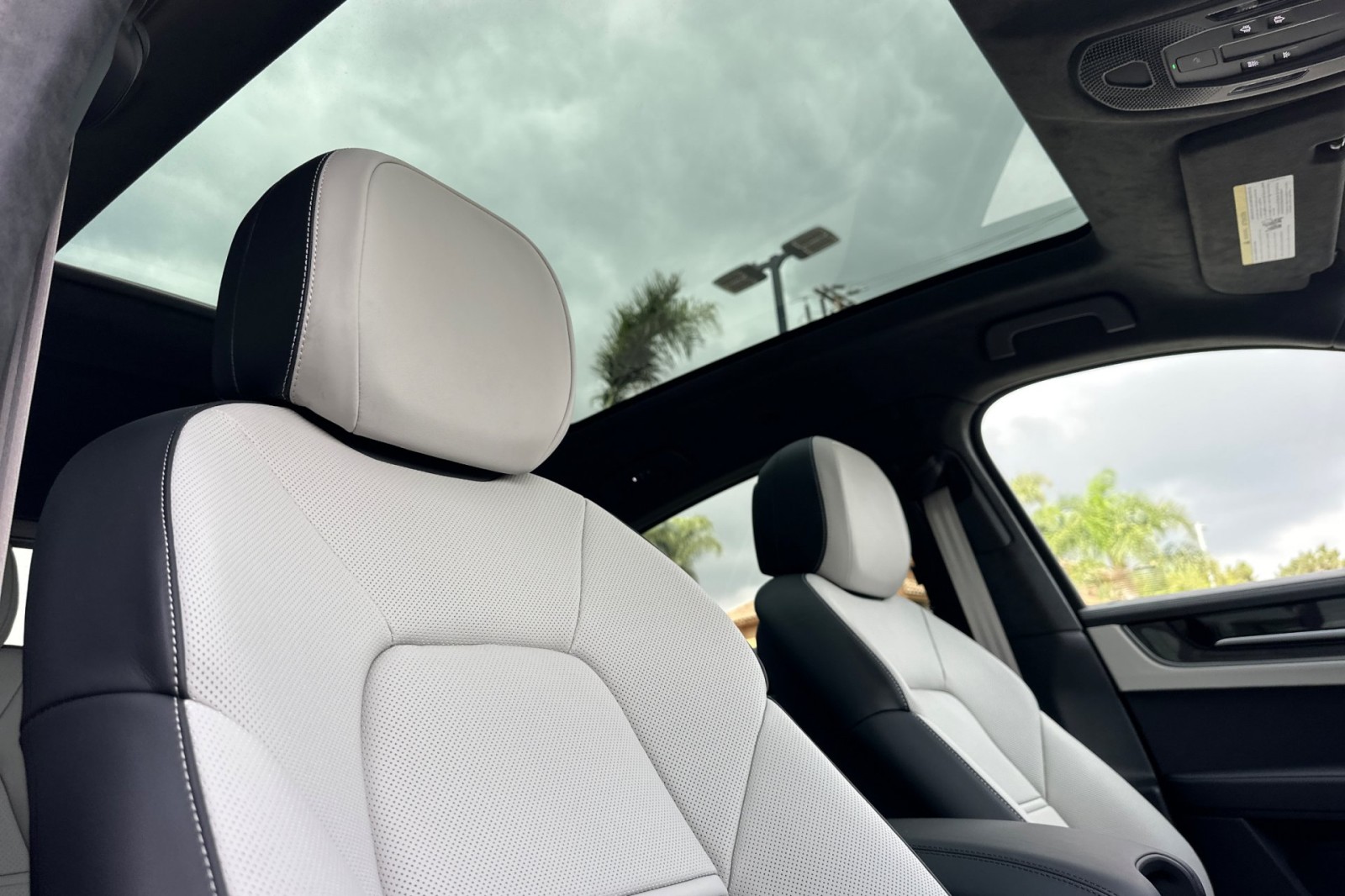 2026 Porsche Cayenne Turbo E-Hybrid Coupe photo 16
