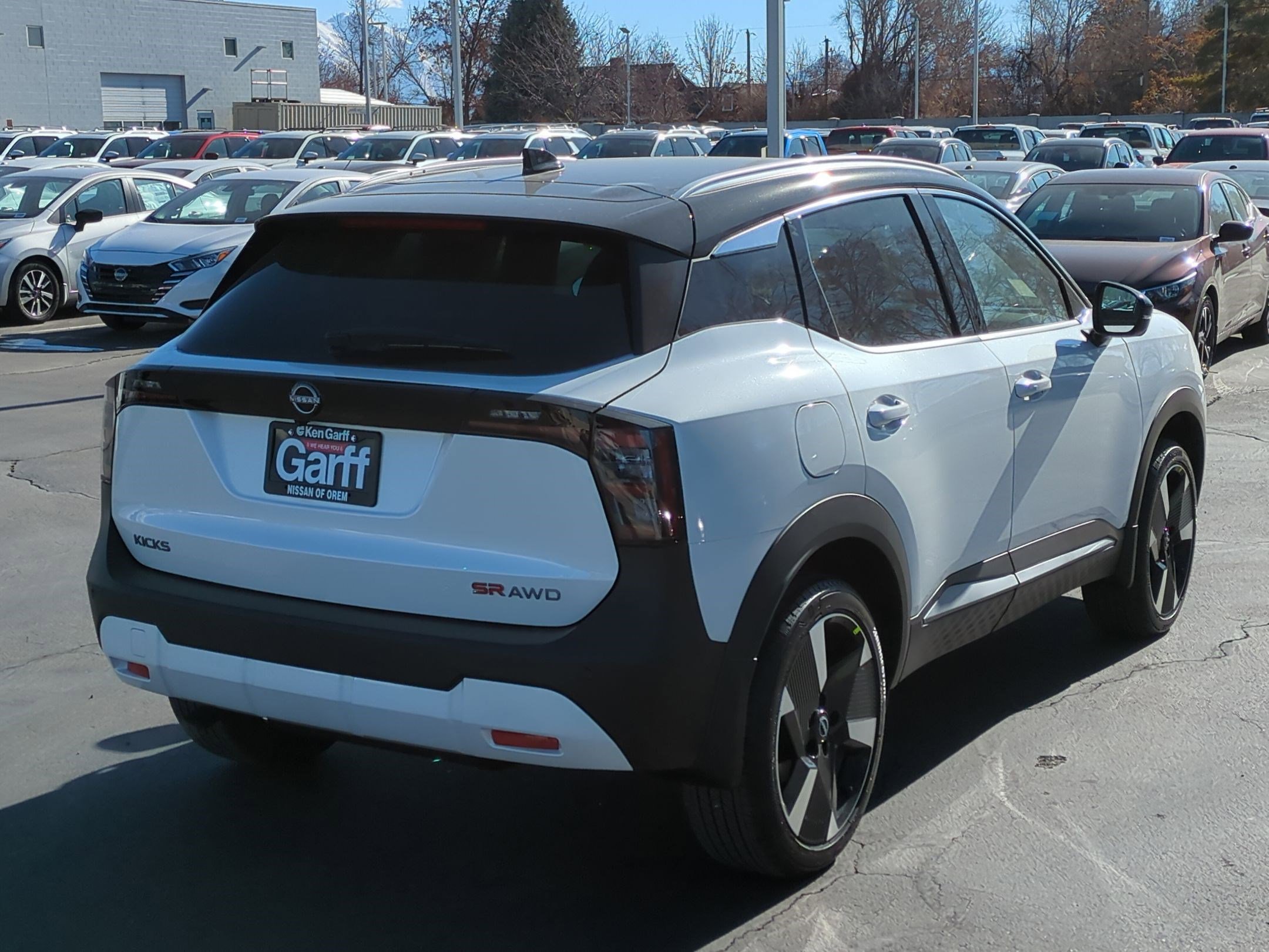 2025 Nissan Kicks SR photo 3