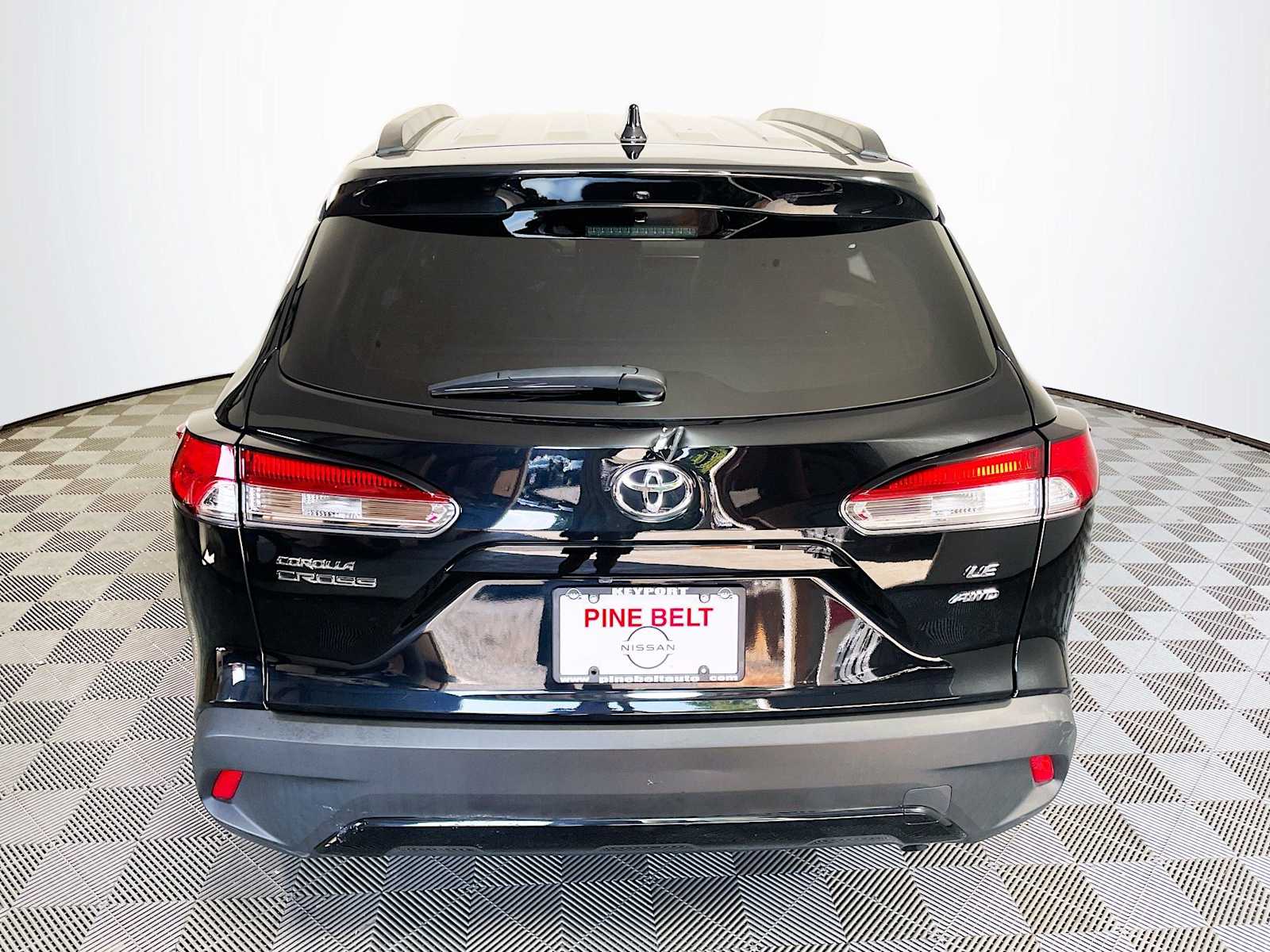 2023 Toyota Corolla Cross LE photo 5