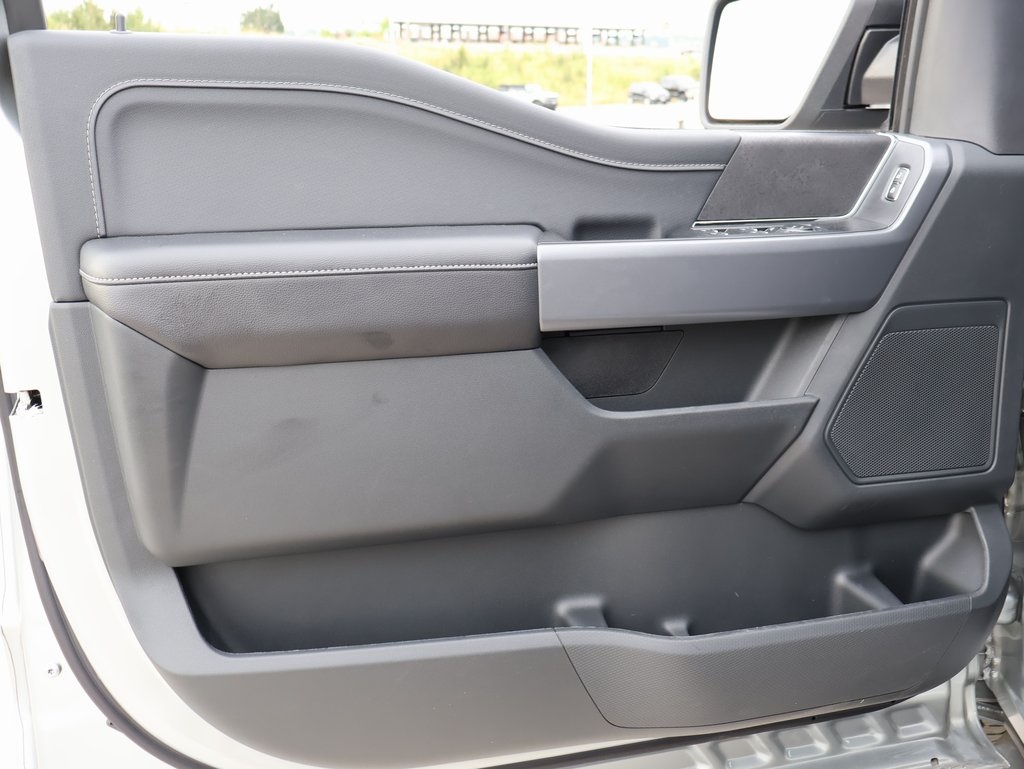 2025 Ford F-150 XLT photo 17