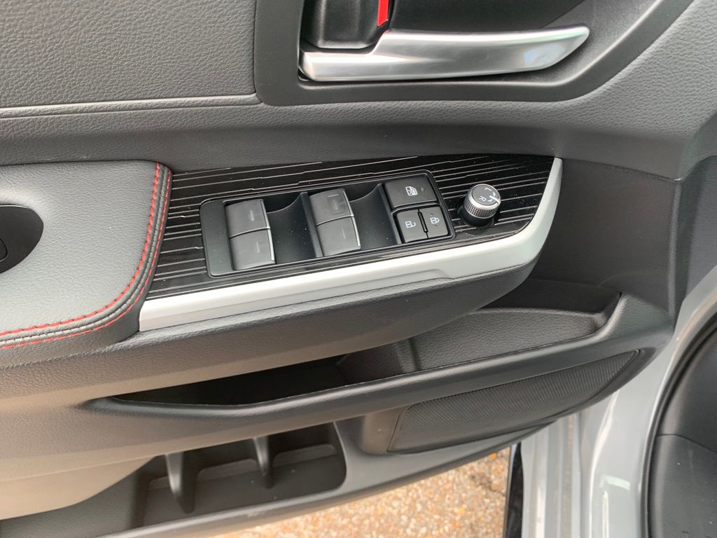 2025 Toyota Sienna XSE photo 11