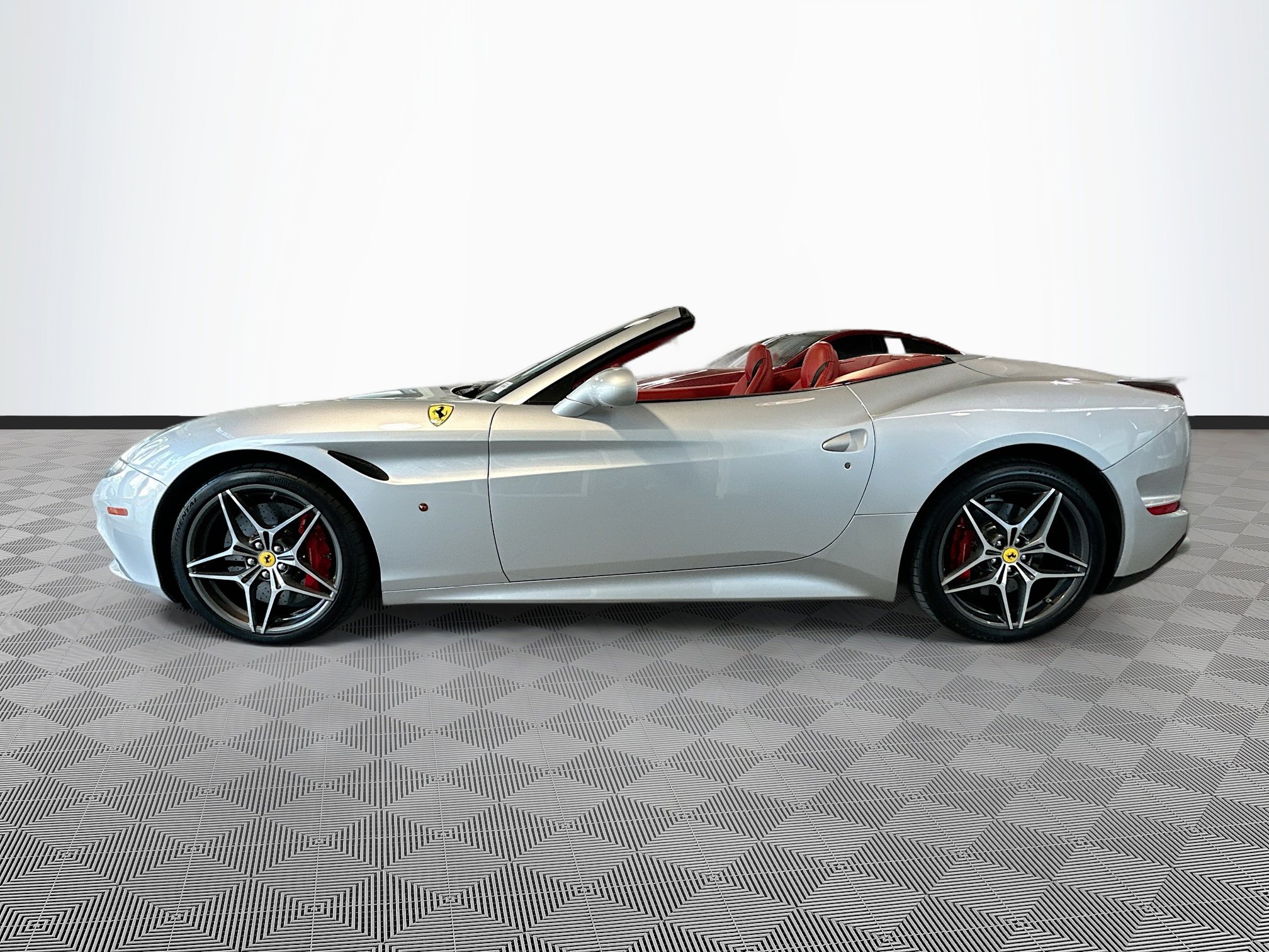 2015 Ferrari California T photo 4