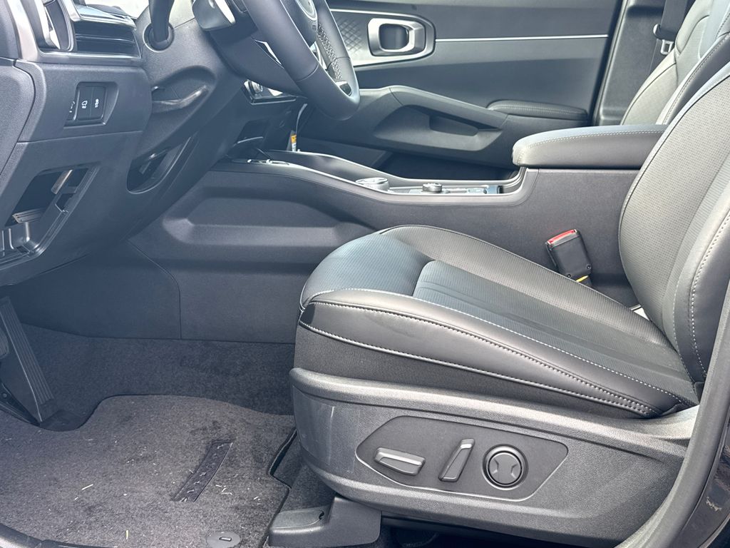 2025 Kia Sorento Hybrid EX photo 10