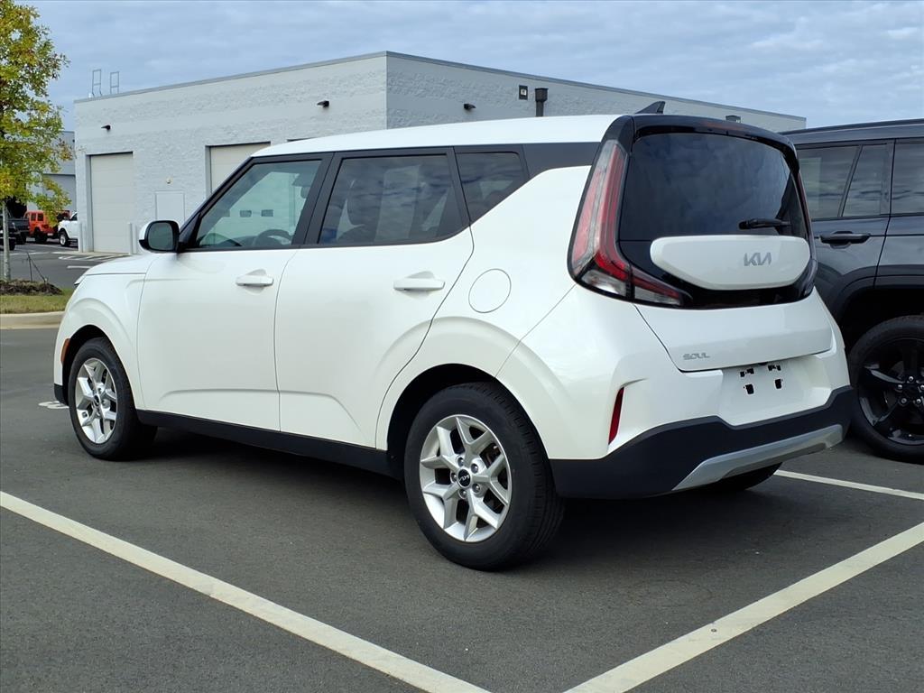 2023 Kia Soul LX photo 2
