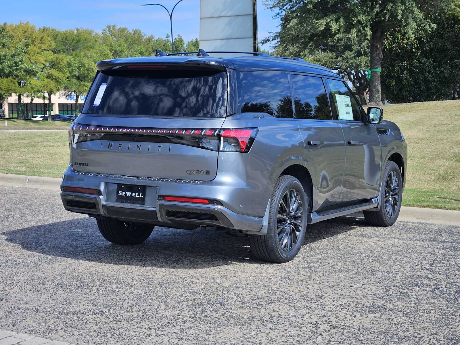 2026 Infiniti QX80 photo 3