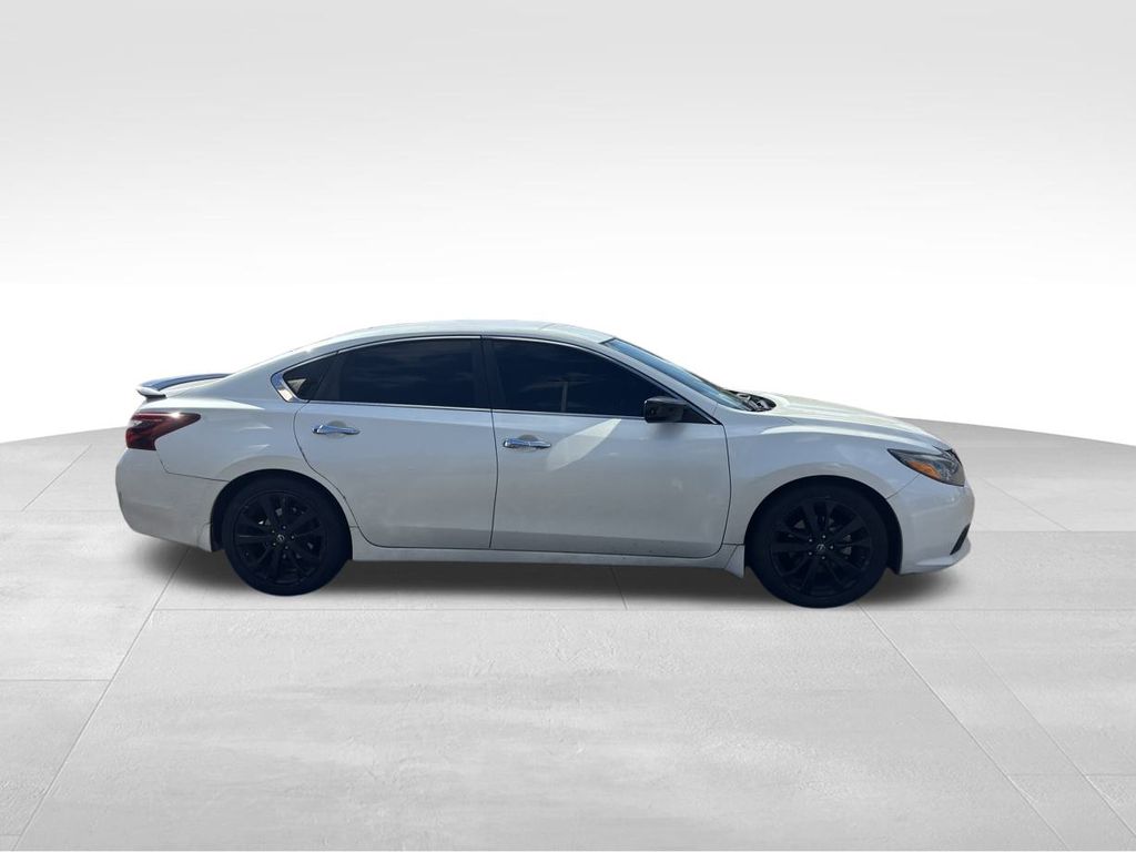 2018 Nissan Altima 2.5 SR photo 2