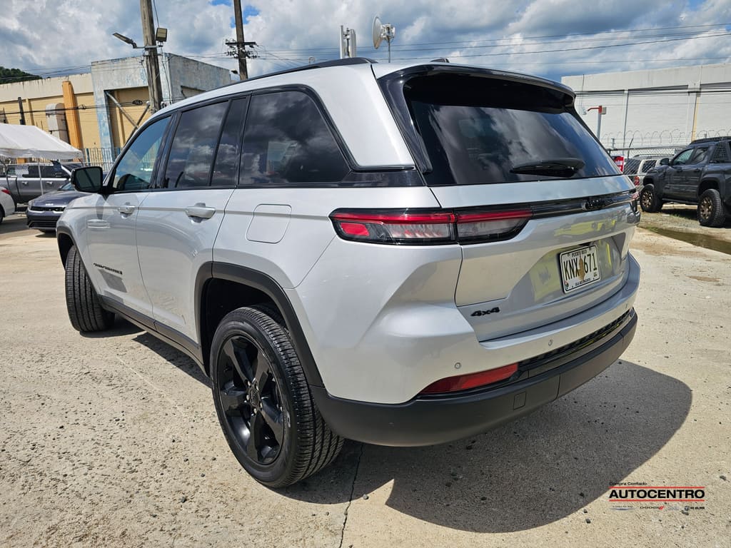 2024 Jeep Grand Cherokee Laredo photo 2