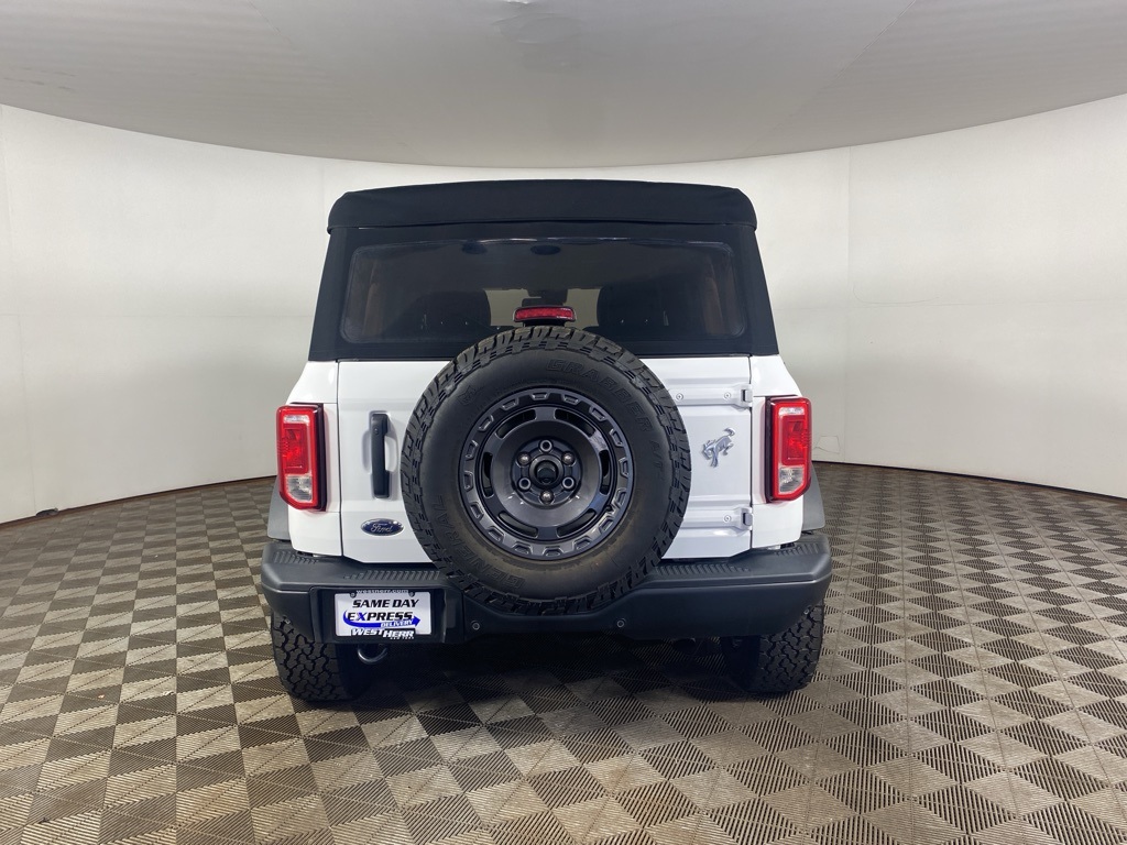 2022 Ford Bronco Black Diamond photo 2