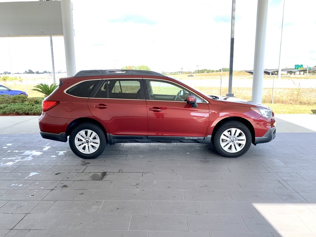 2017 Subaru Outback 2.5i Premium photo 4