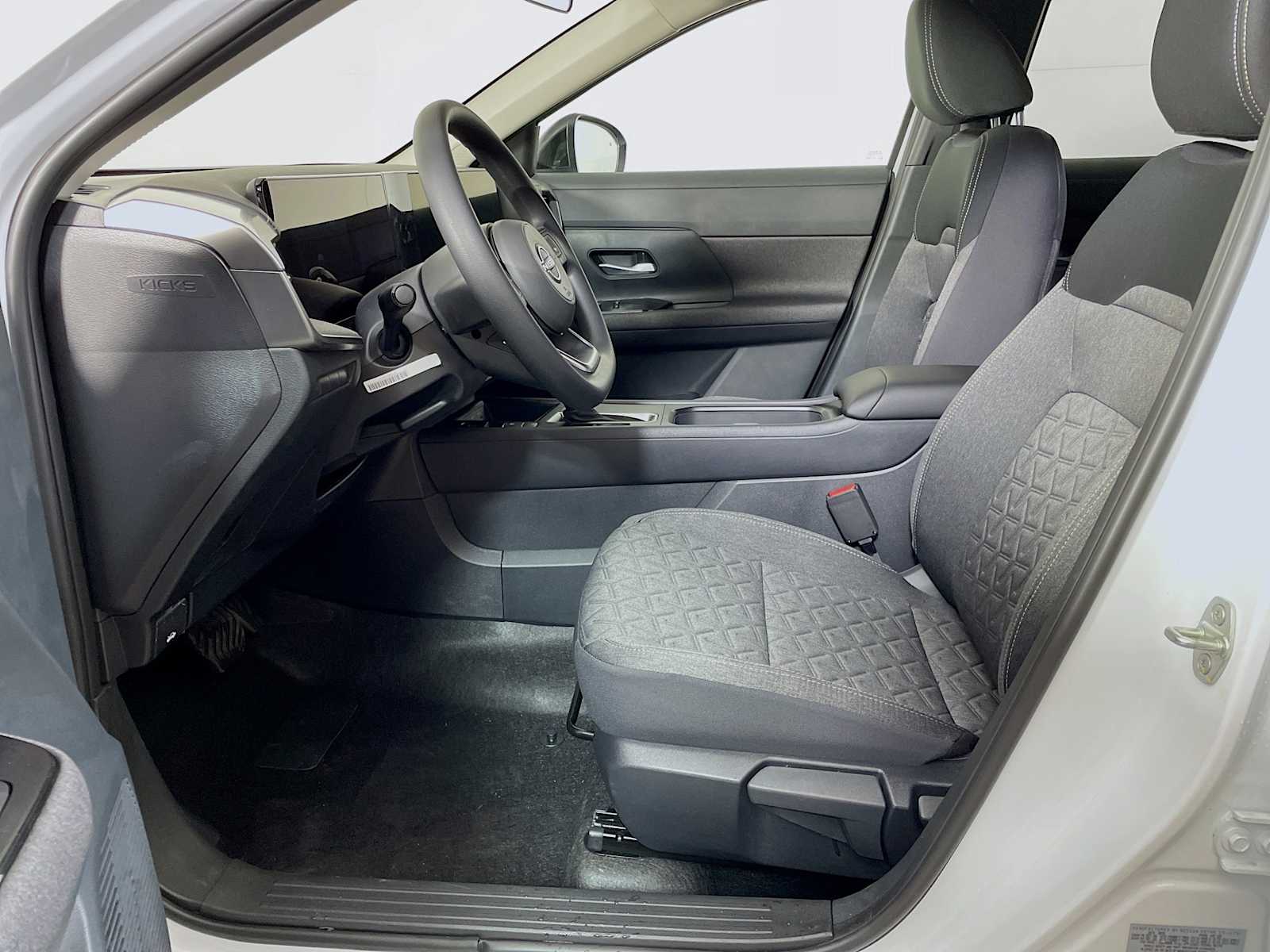 2026 Nissan Kicks SV photo 3