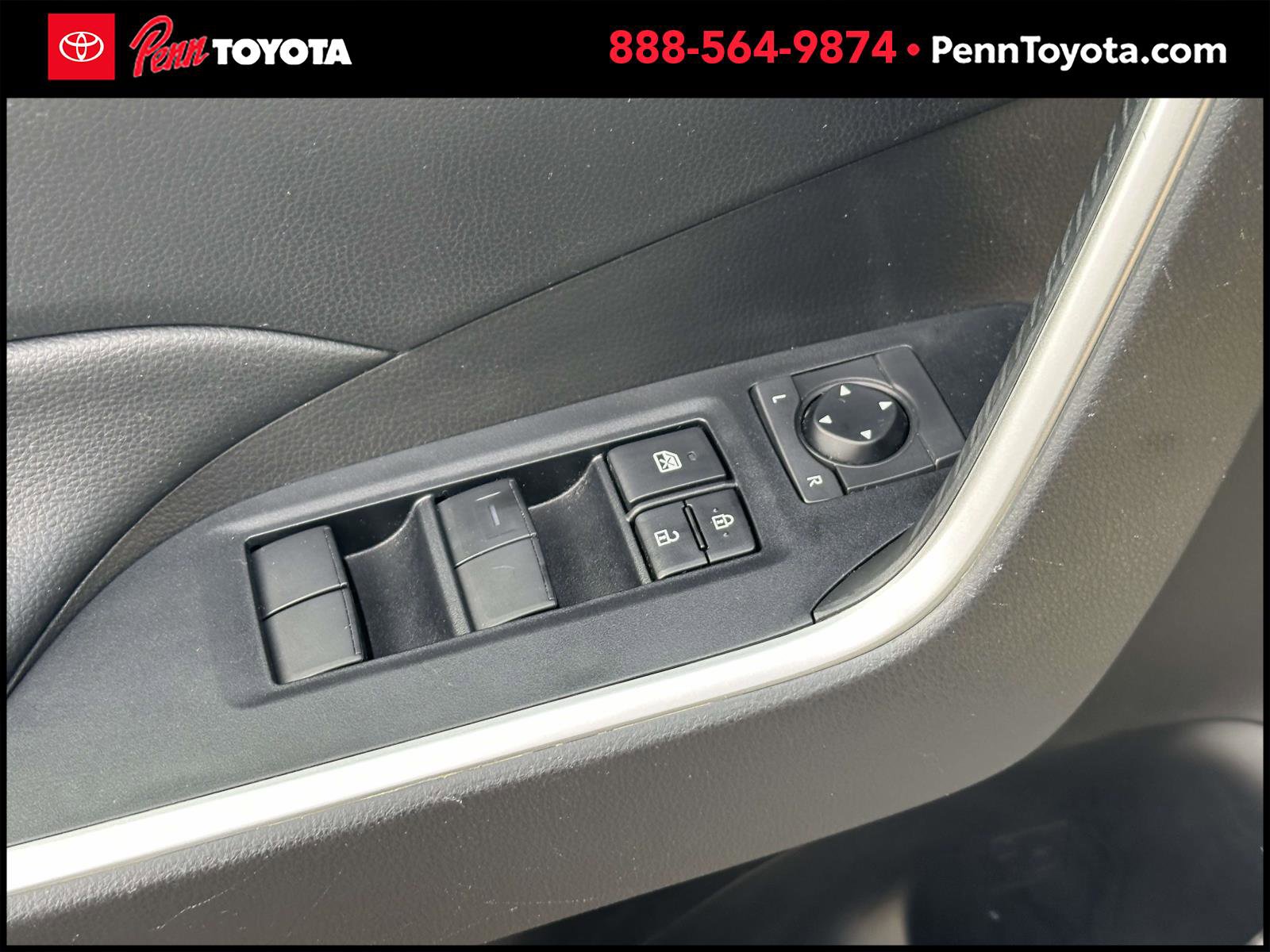 2022 Toyota RAV4 LE photo 7