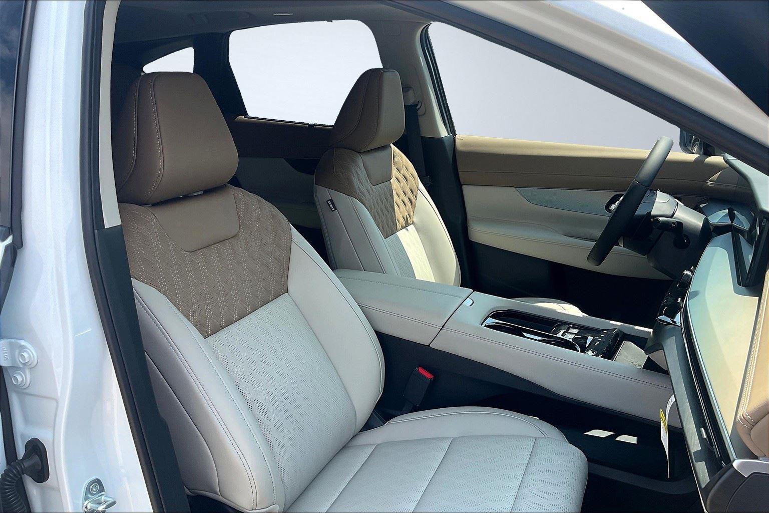 2025 Nissan Murano Platinum photo 7