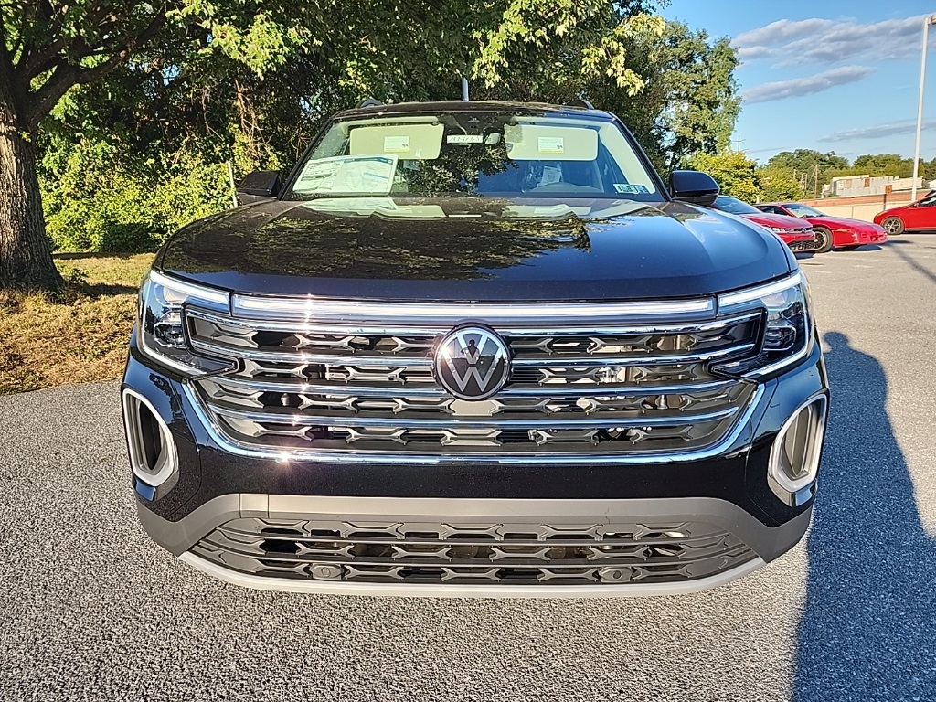 2026 Volkswagen Atlas SE photo 2